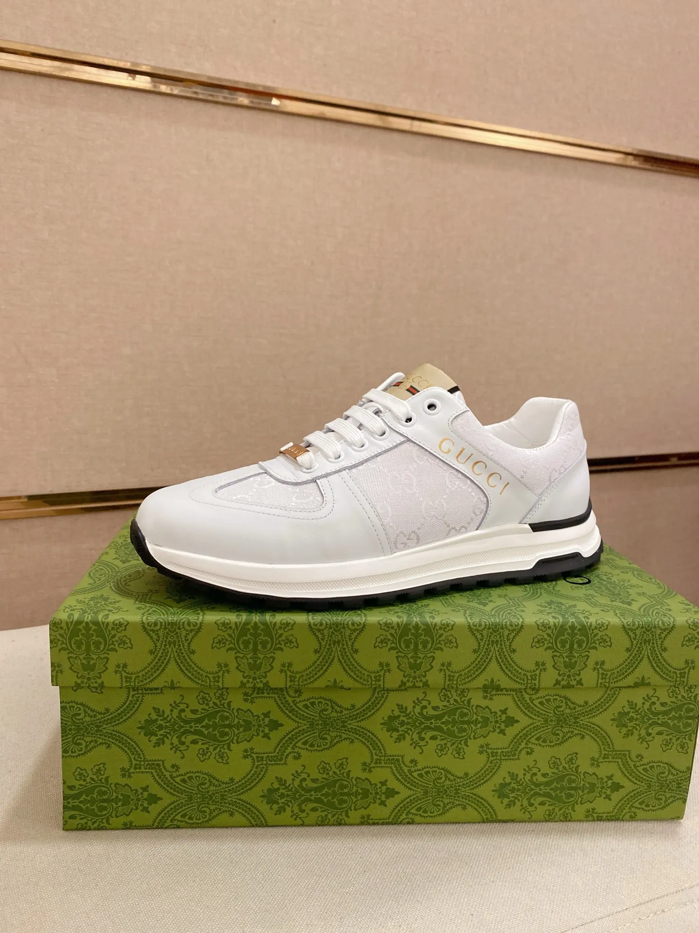 Men's clothing and shoes💰 400💰🇮🇹🇮🇹GUCCI (Gucci) top 🔍🔍 new models are on sale at the same time, the upper 🇮🇹 is imported Italian first-layer cowhide, the lining is fully imported sheepskin 💪💪, completely 1⃣️compared 1⃣️Reproduction🇮🇹💪💪, ⚠Sole: The original sole is specially provided by the original factory, the exclusive movable molded sole is super comfortable, ⚠Original factory follow-up goods, 🔍🔍high quality, you can enter and leave the counter at will, welcome to compare⚠. Code number: 38-44 (45 is custom-made and cannot be returned or exchanged)